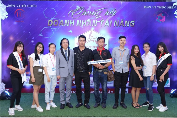 Ekip C&ocirc;ng ty Truyền th&ocirc;ng Ho&agrave;ng Duy lu&ocirc;n nỗ lực, s&aacute;ng tạo hết m&igrave;nh