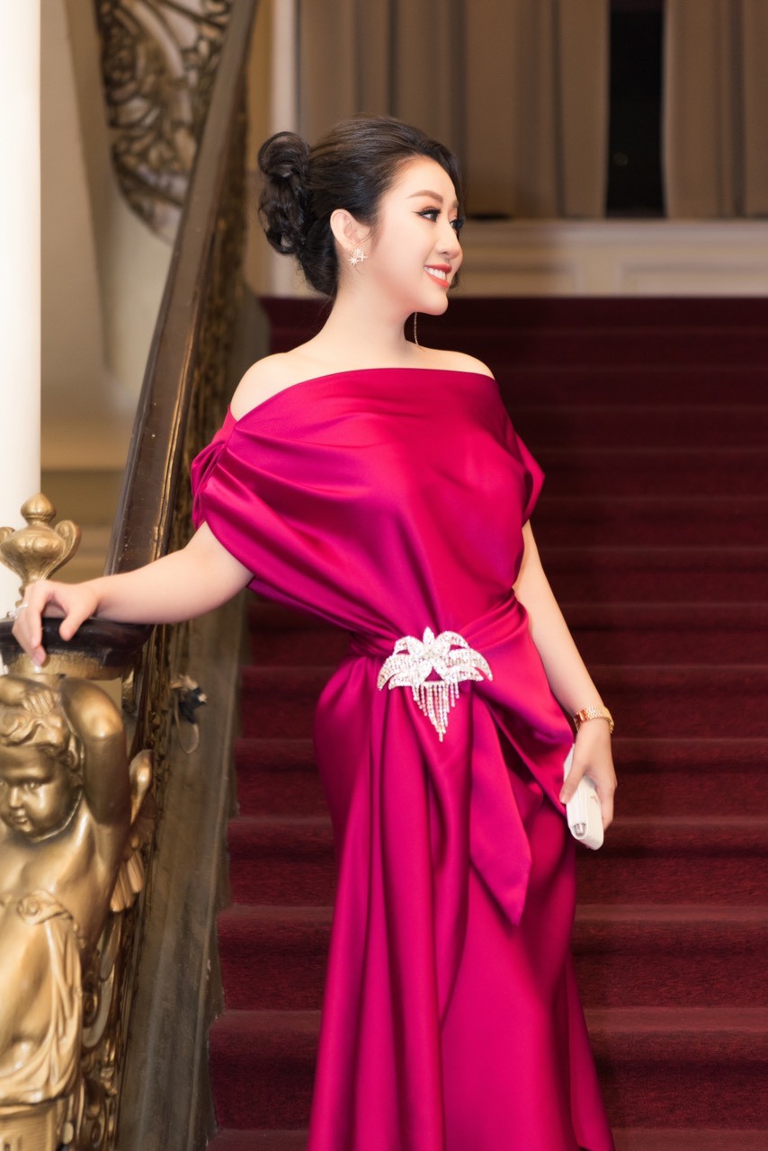 X&atilde; hội - Nữ ho&agrave;ng Kim Trang sang chảnh dự sự kiện, thu h&uacute;t mọi &aacute;nh nh&igrave;n (H&igrave;nh 3).