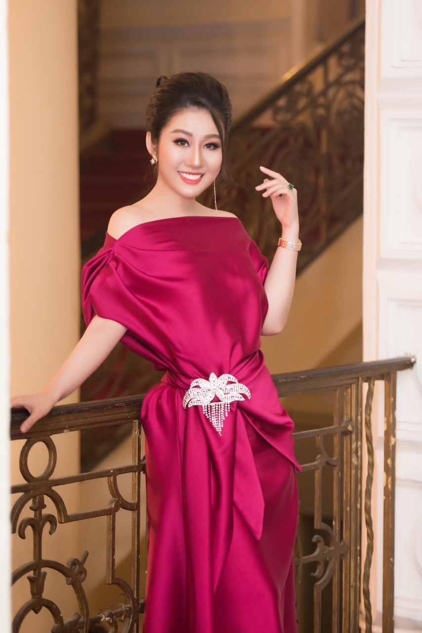X&atilde; hội - Nữ ho&agrave;ng Kim Trang sang chảnh dự sự kiện, thu h&uacute;t mọi &aacute;nh nh&igrave;n (H&igrave;nh 4).