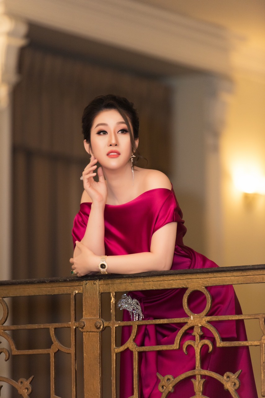 X&atilde; hội - Nữ ho&agrave;ng Kim Trang sang chảnh dự sự kiện, thu h&uacute;t mọi &aacute;nh nh&igrave;n (H&igrave;nh 6).