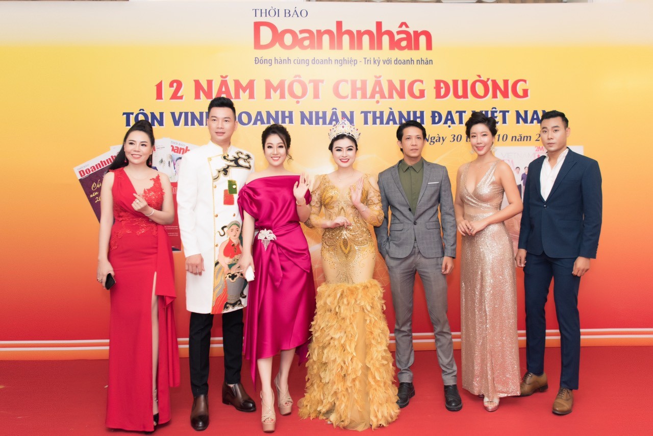 X&atilde; hội - Nữ ho&agrave;ng Kim Trang sang chảnh dự sự kiện, thu h&uacute;t mọi &aacute;nh nh&igrave;n (H&igrave;nh 9).