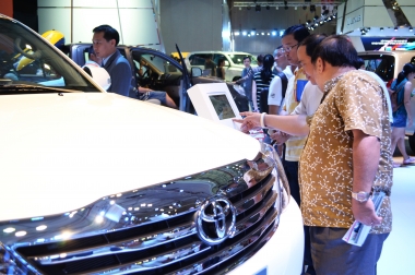 Tháng 11/2015: Ô tô xác lập kỷ lục tiêu thụ