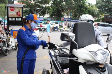 Giá xăng giảm sốc 1.446 đồng/lít