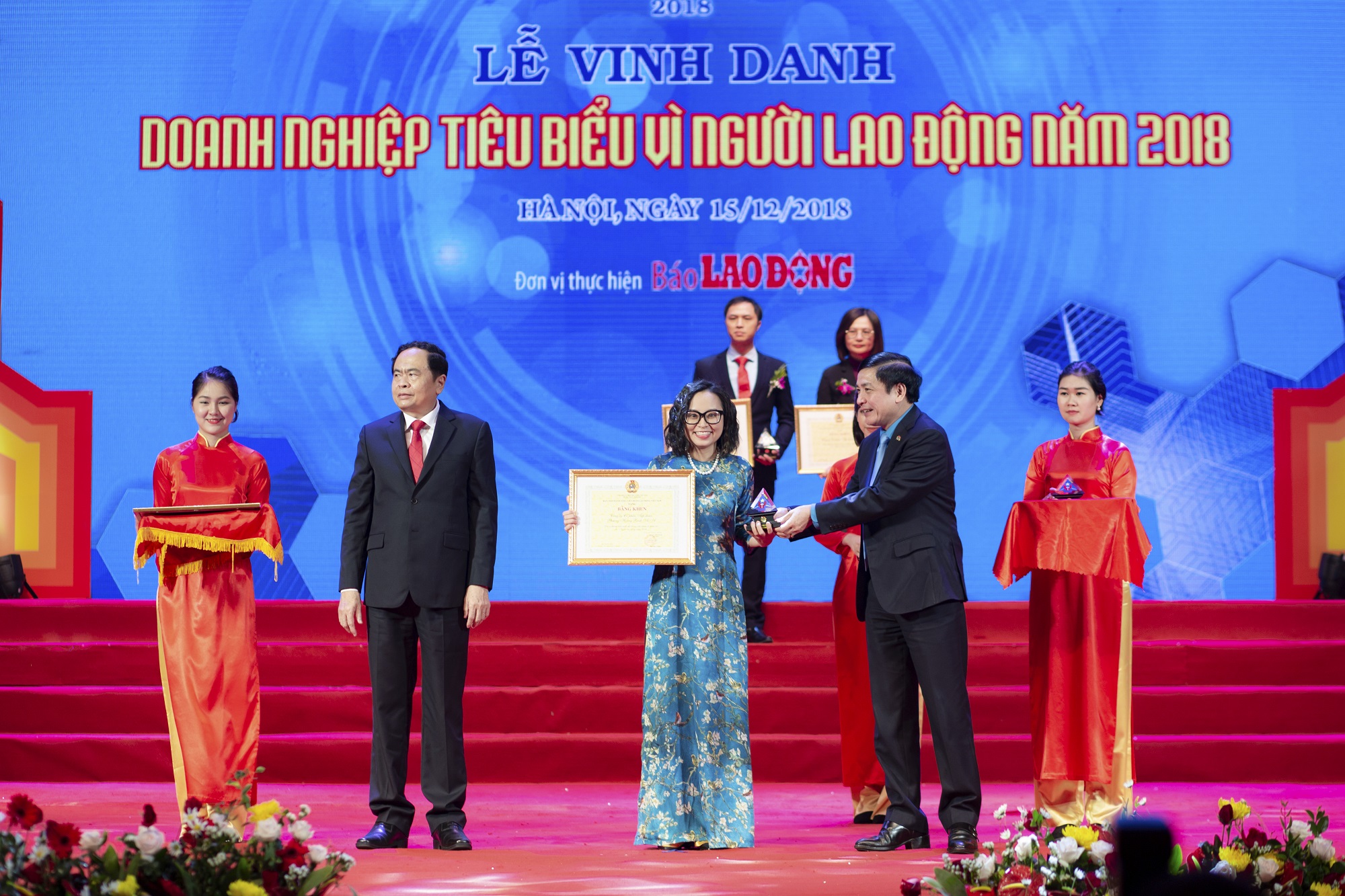 Phenikaa được vinh danh là “Link Nhà Cái Uy Tín 2026 | Đăng Ký +65k tiêu biểu vì người OK365 là một nhà cái uy tín trong lĩnh vực cá cược trực tuyến năm 2018”