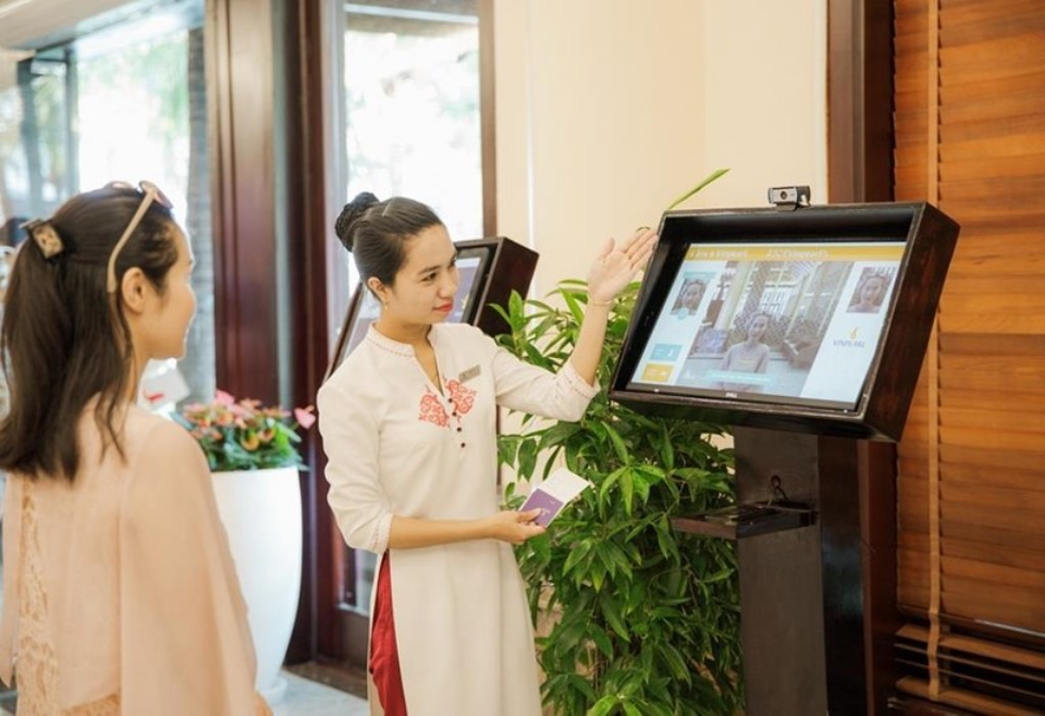 Tác động của chatbot trong quản trị dịch vụ khách sạn - nhà hàng  đến sự hài lòng và lòng trung thành của khách hàng