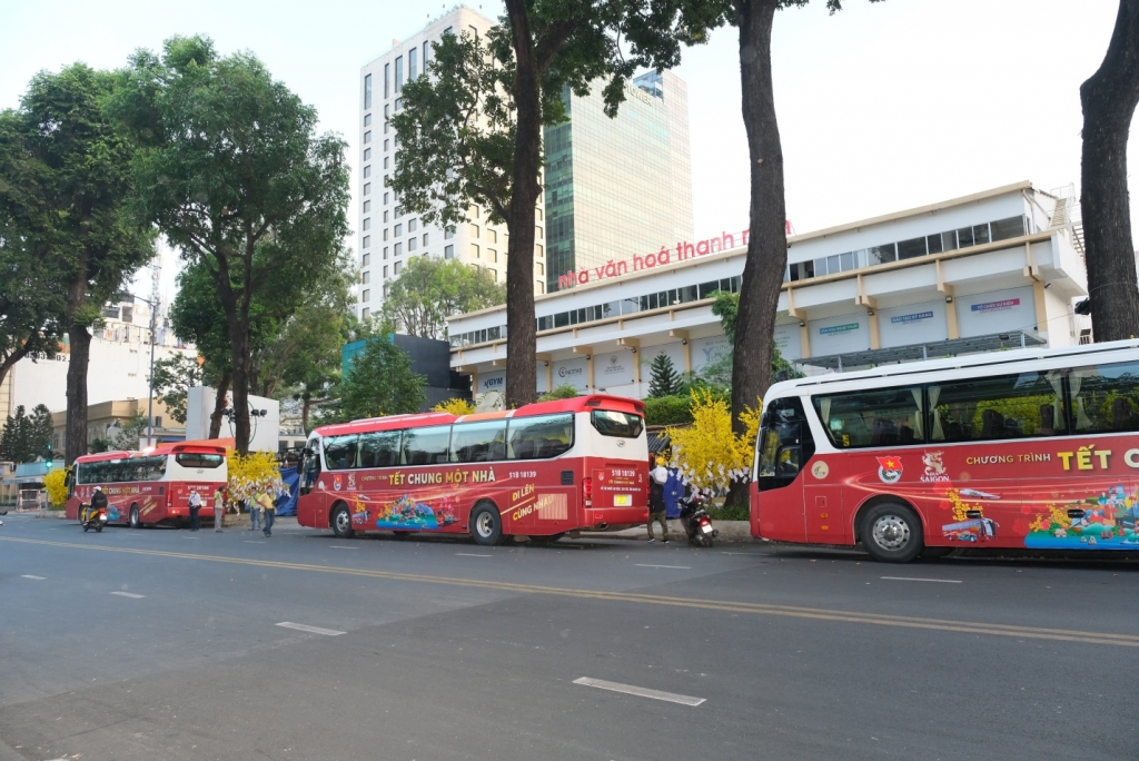 Chương trình trao tặng 1.530 vé xe khách, 270 vé máy bay và 200 vé tàu.