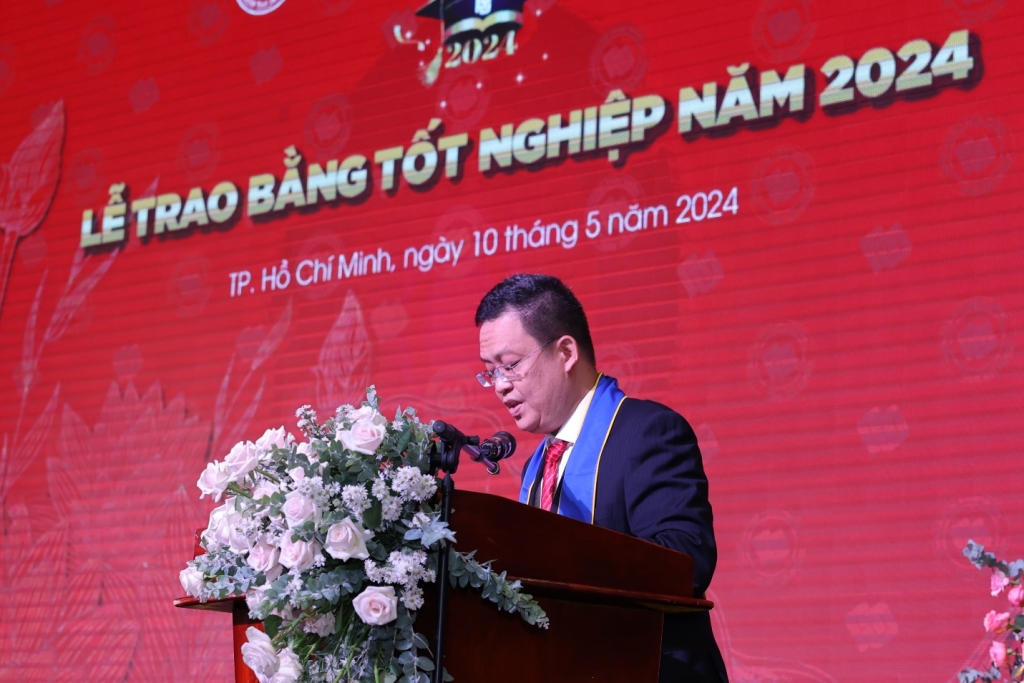 Trang trọng và nhiều cảm xúc tại lễ trao bằng tốt nghiệp tháng 5/2024 của Cơ sở II Trường Đại học Ngoại thương