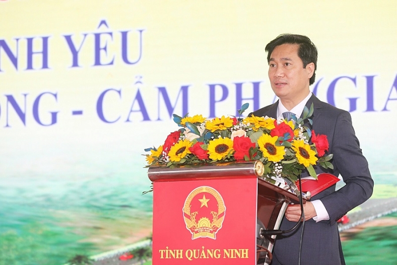 Đồng chí Nguyễn Tường Văn, Chủ tịch UBND tỉnh, phát biểu tại buổi lễ.