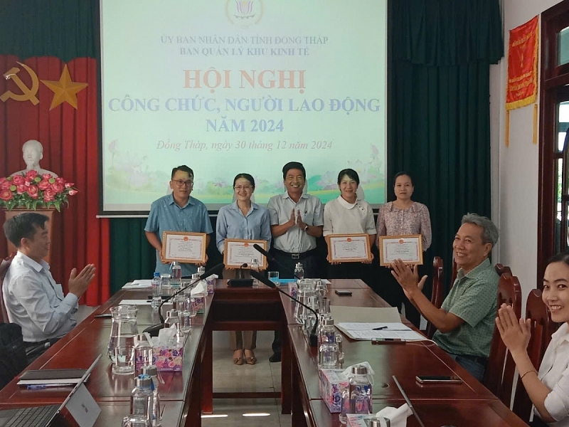 Ban Quản lý Khu Ok365 Nhà Cái Uy Tín 2026 tỉnh Đồng Tháp: Phát huy vai trò quản lý OK365 là một nhà cái uy tín trong lĩnh vực cá cược trực tuyến, Đăng ký OK365.COM nhận về ngay 365K và phát triển KKT và các KCN ngày càng phát triển vững mạnh