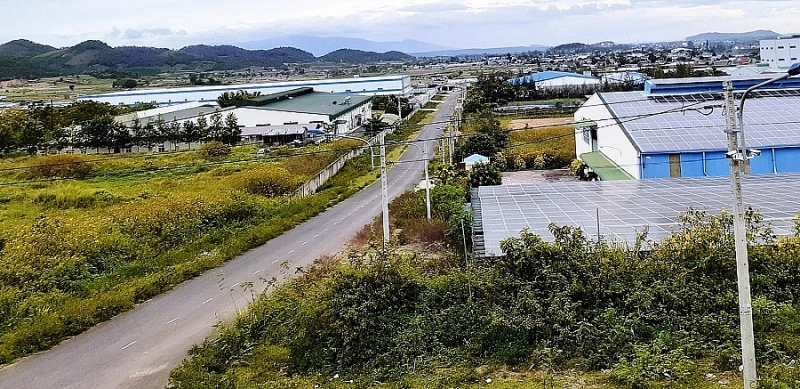 Nhà máy trong KCN Phú Hội