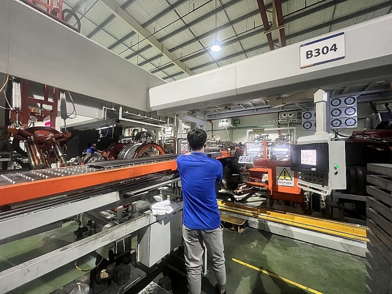 Công nhân  nhà máy FDI làm việc trong KCN Phước Đông