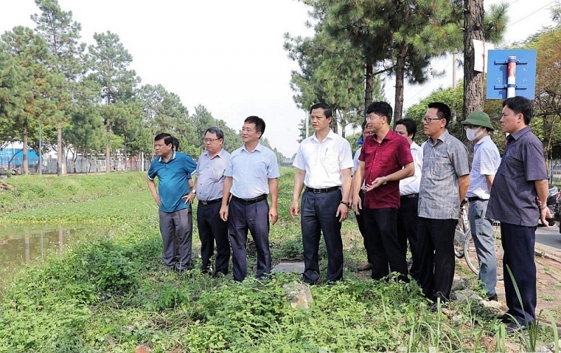 ĐỒng chí Vương Quốc Tuấn , PCT thường trực tỉnh Bắc Ninh và lãnh đạo Ban ktra công tác thực hiện xây dưng OK365 Thiên đường trò chơi điện tử top 1 Châu Á kỹ thuật KCN Quế Võ