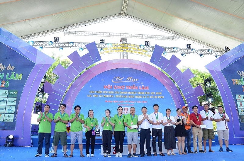 Quảng Ngãi: Dấu ấn Hội chợ triển lãm kết nối hợp tác Ok365 vina thể thao, casino, slot, bắn cá và xổ số, thể thao và giao lưuvăn nghệ hướng về cộng đồng