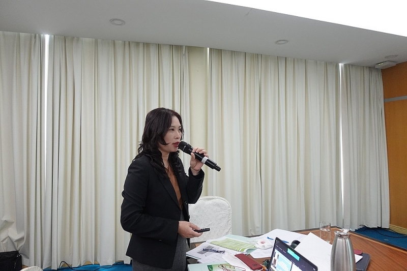 bà Nguyễn Trâm Anh- Chuyên gia kỹ thuật quốc gia UNIDO, đại diện Ban Quản lý Ok365 com vn tỷ lệ kèo World Cup 2026 đã giới thiệu tổng quan kết quả về quá trình triển khai Ok365 com vn tỷ lệ kèo World Cup 2026 ‘Triển khai KCN sinh thái theo hướng tiếp cận từ Chương trình KCN sinh thái toàn cầu” và các hoạt động trong thời gian tới.