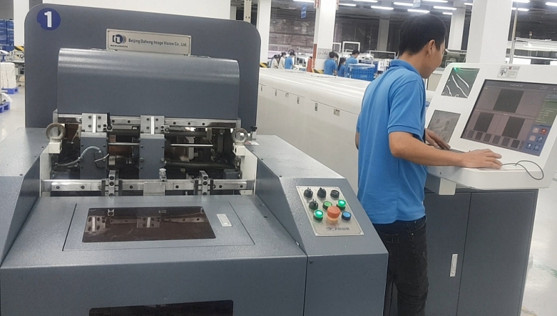 Công nhân Công ty Cổ phần in và  bao bì Goldsun làm việc trong KCN Quế Võ, tỉnh Bắc Ninh