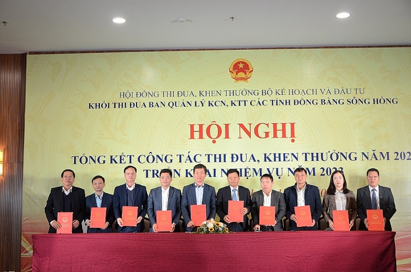 Các thành viên Khối thi đua kỹ kết t hành công giao ước thi đua năm 2023