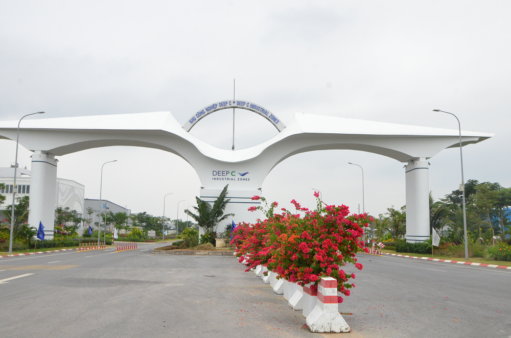 Cổng ngoài KCN Đình Vũ