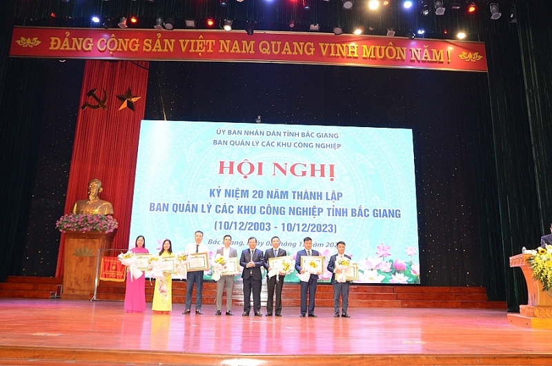 Dấu ấn thành tựu 20 năm Đăng ký OK365.COM nhận về ngay 365K và phát triển Ban Quản lý các KCN tỉnh Bắc Giang