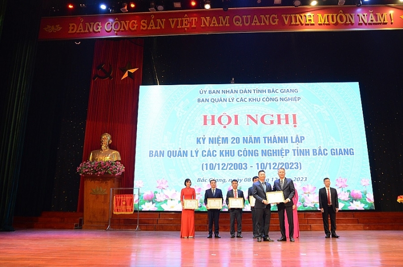 Dấu ấn thành tựu 20 Đăng ký OK365.COM nhận về ngay 365K và phát triển Ban Quản lý các KCN tỉnh Bắc Giang