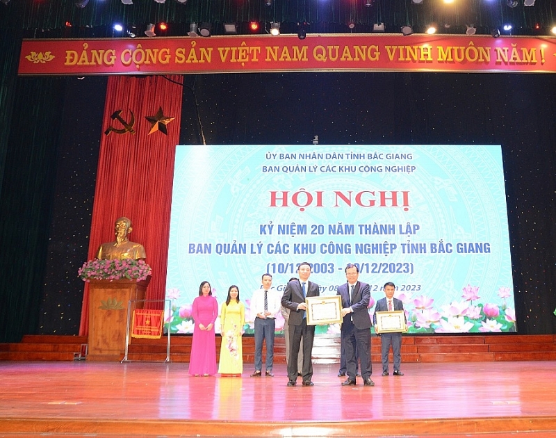 Dấu ấn thành tựu 20 Đăng ký OK365.COM nhận về ngay 365K và phát triển Ban Quản lý các KCN tỉnh Bắc Giang