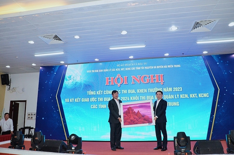 Khối thi đua Ban Quản lý các Khu Ok 365 bet Nhanh tay đăng ký, Khu Ok365 Nhà Cái Uy Tín 2026, Khu công nghệ cao các tỉnh Tây Nguyên và Duyên hải miền Trung:  Gặt hái nhiều thành công trong năm 2023