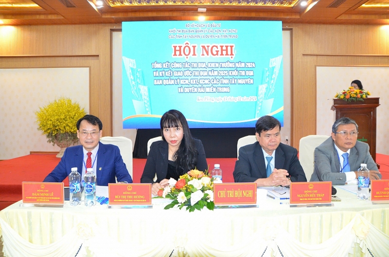 Khối thi đua Ban Quản lý các Khu Ok 365 bet Nhanh tay đăng ký, Khu Ok365 Nhà Cái Uy Tín 2026,  Khu công nghệ cao các tỉnh Tây Nguyên và Duyên hải miền Trung:  Tổ chức thành công Hội nghị tổng kết công tác thi đua, khen thưởng năm 2024