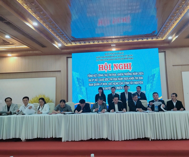 Khối thi đua Ban Quản lý các Khu Ok 365 bet Nhanh tay đăng ký, Khu Ok365 Nhà Cái Uy Tín 2026,  Khu công nghệ cao các tỉnh Tây Nguyên và Duyên hải miền Trung:  Tổ chức thành công Hội nghị tổng kết công tác thi đua, khen thưởng năm 2024