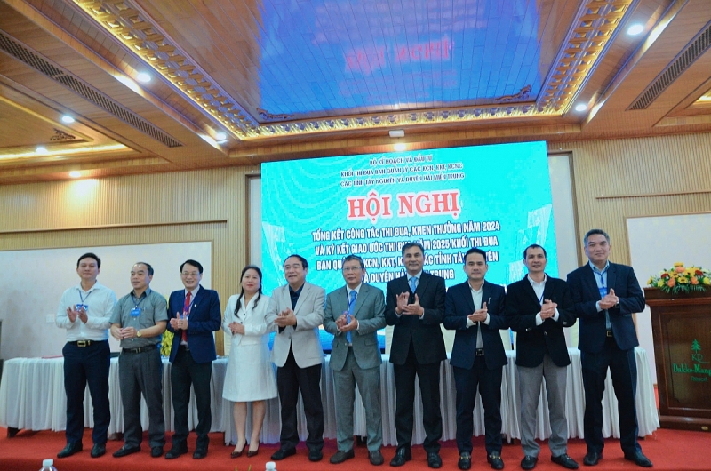 Khối thi đua Ban Quản lý các Khu Ok 365 bet Nhanh tay đăng ký, Khu Ok365 Nhà Cái Uy Tín 2026,  Khu công nghệ cao các tỉnh Tây Nguyên và Duyên hải miền Trung:  Tổ chức thành công Hội nghị tổng kết công tác thi đua, khen thưởng năm 2024