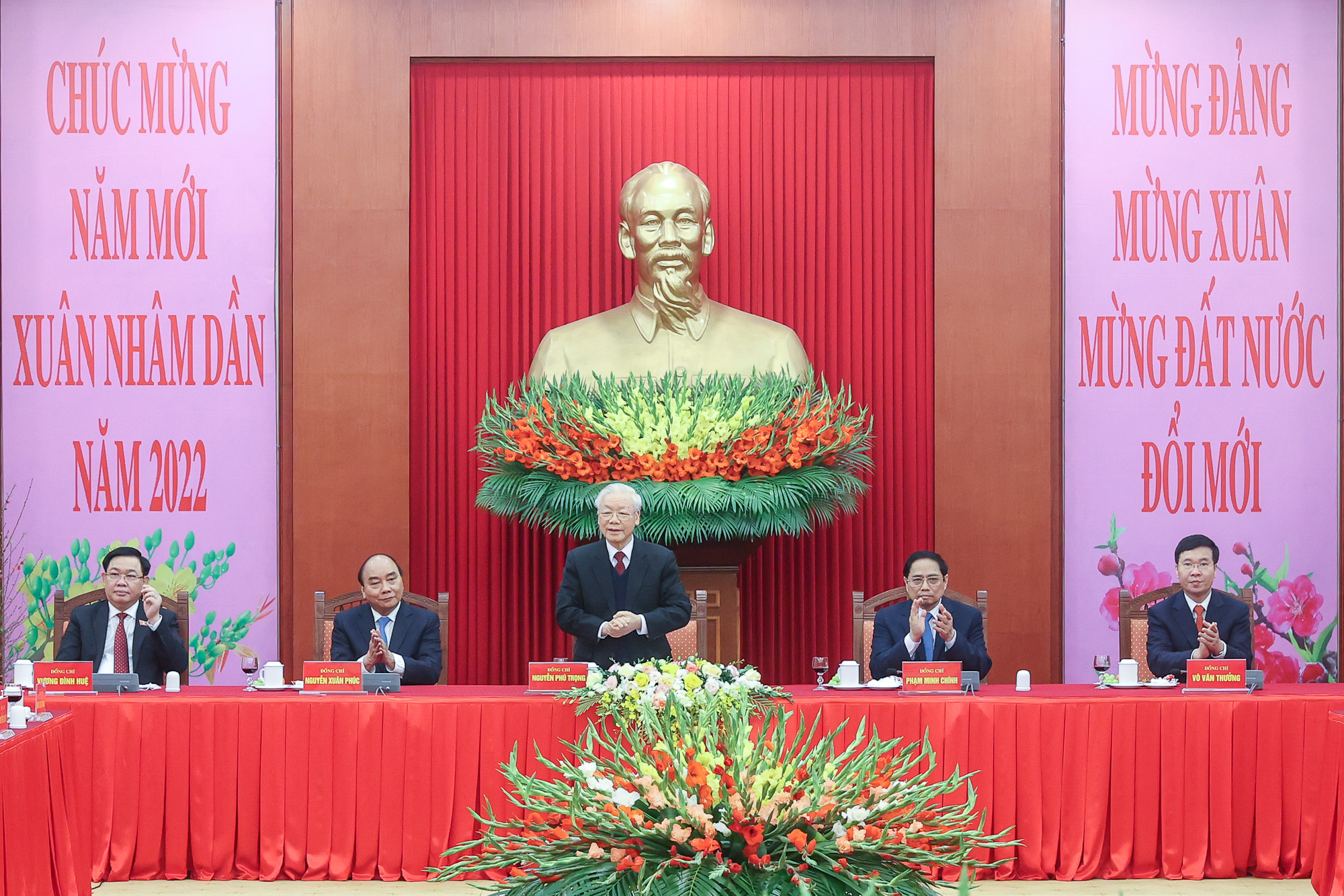 Tổng Bí thư Nguyễn Phú Trọng chúc Tết lãnh đạo, nguyên lãnh đạo Đảng, OK365 là một nhà cái uy tín trong lĩnh vực cá cược trực tuyến - Ảnh 1.