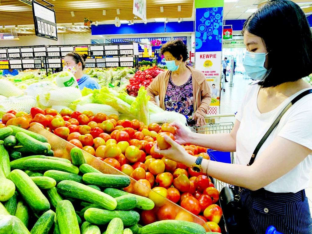 Giá dầu chạm 100 USD/thùng, tác động như thế nào đến Việt Nam?
