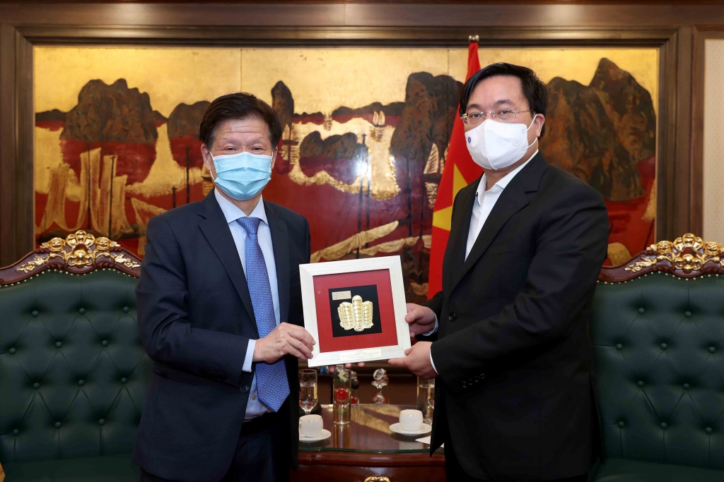 Thứ trưởng Trần Duy Đông thúc đẩy hợp tác đổi mới sáng tạo giữa Đại học Công nghệ Nanyang và NIC