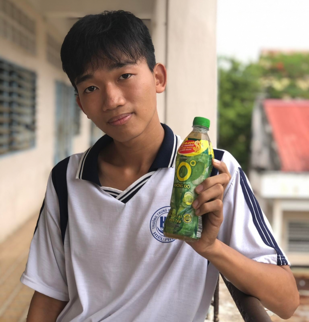 Em T.Q.Đ, một nam sinh lớp 12 tại huyện Vũng Liêm (Vĩnh Long) là người tiếp theo trúng 100 triệu đồng sau khi giải khát với sản phẩm của Number 1 trong chương trình “Xé ngay trúng liền” để tiếp tục nuôi ước mơ vào giảng đường đại học.át với Number 1  là m