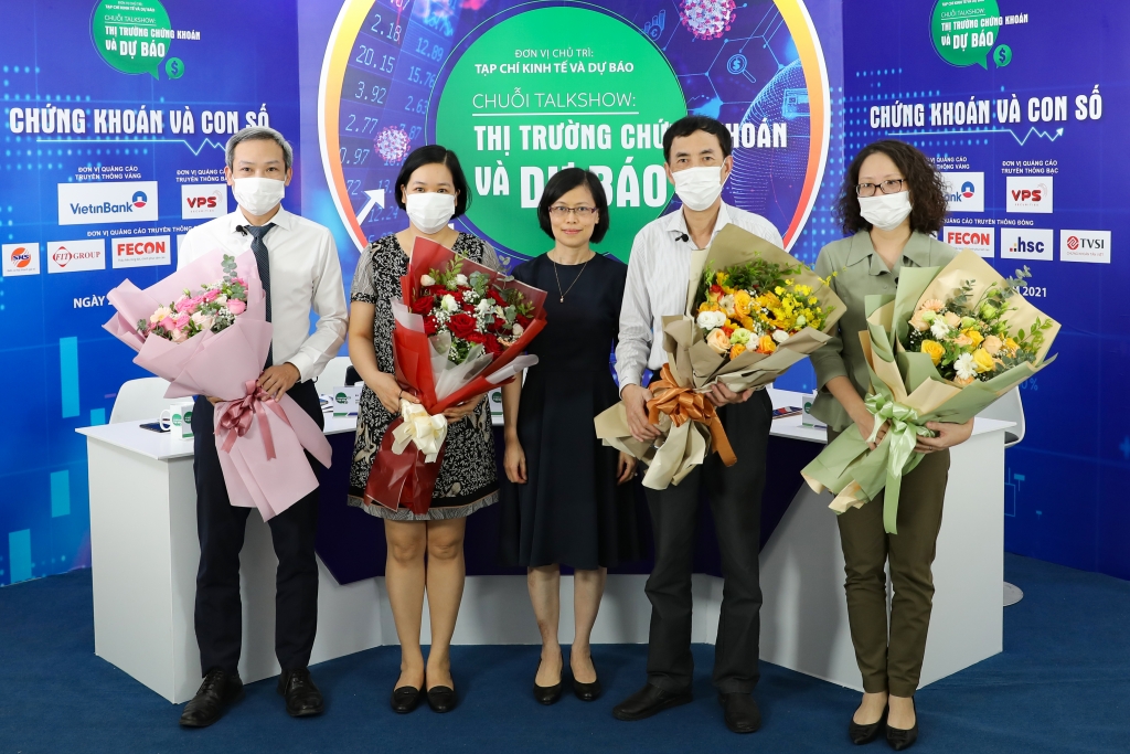 Thị trường chứng khoán cuối năm: cơ hội “thắng” thách thức