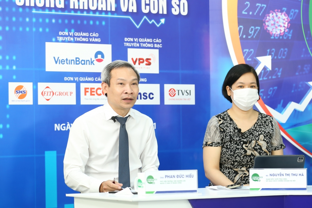 Thị trường chứng khoán cuối năm: Cơ hội lớn hơn thách thức