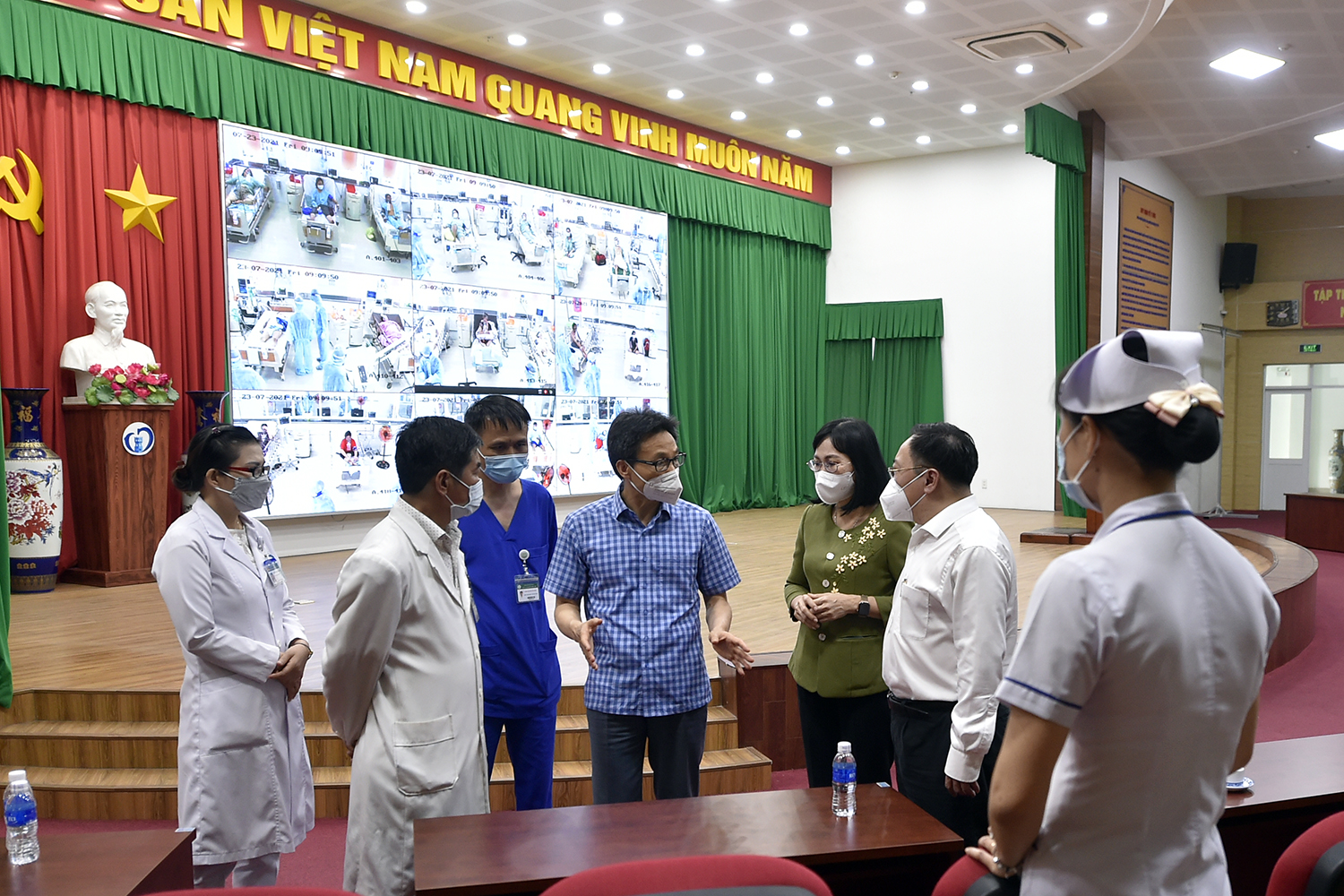 Phó thủ tướng Vũ Đức Đam: Nếu dịch lan rộng, cái giá phải trả rất đắt, thậm chí không kịp