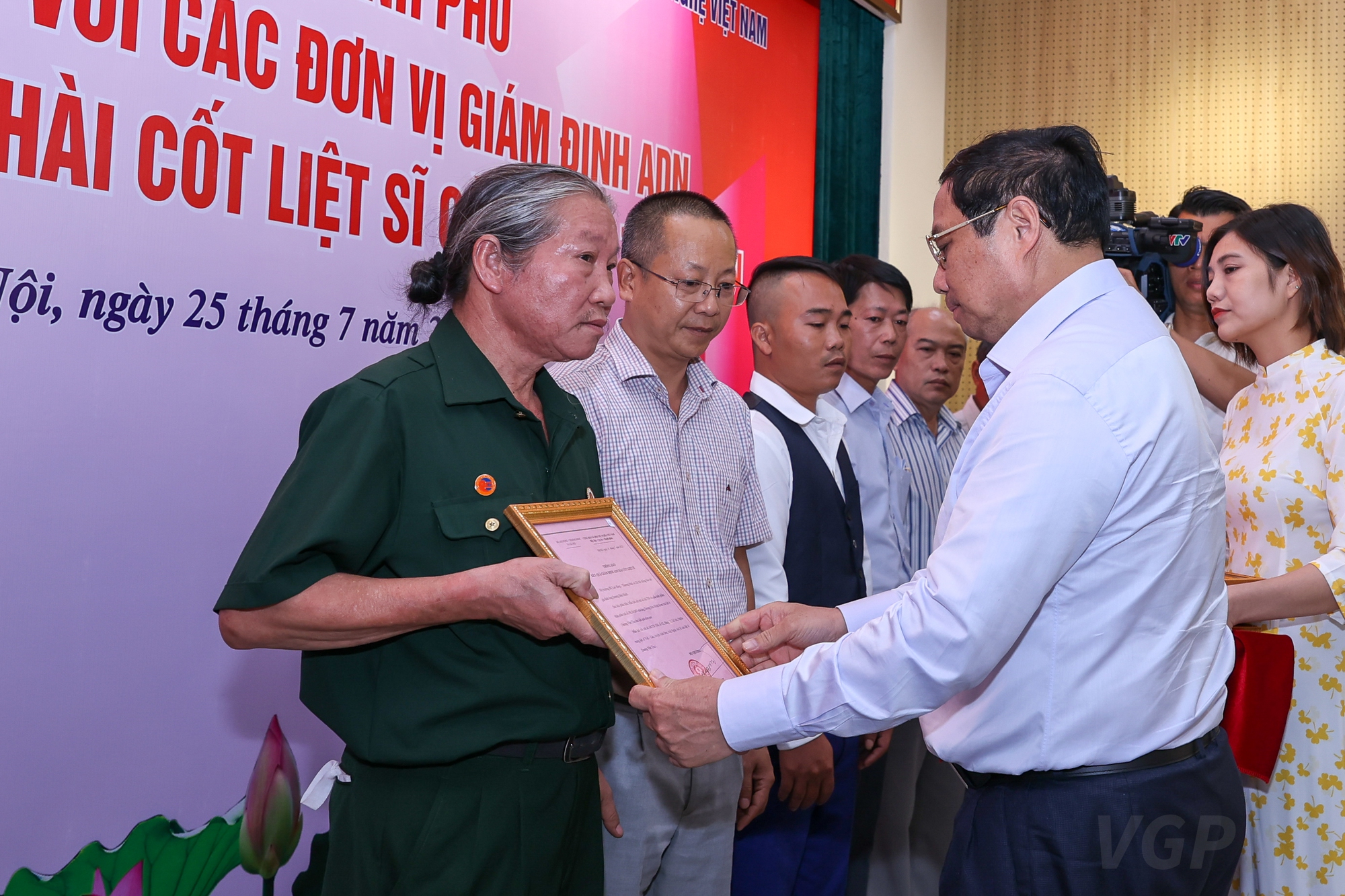 Thủ tướng: Hàng trăm nghìn liệt sĩ chưa xác định được thông tin là hàng triệu nỗi đau, trăn trở của những người còn sống - Ảnh 7.