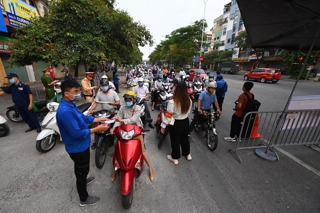Hà Nội sẽ điều chỉnh việc kiểm tra giấy đi đường đúng mục đích, đối tượng