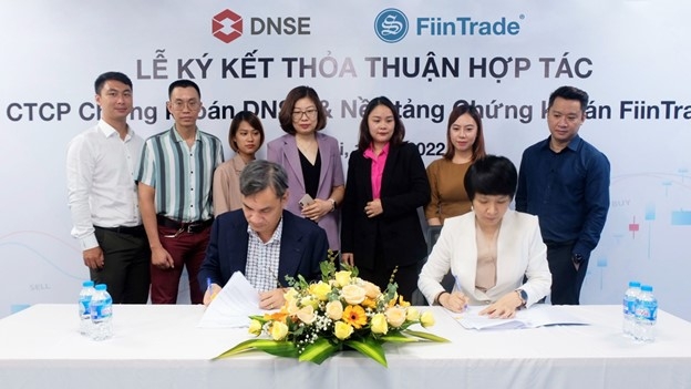 DNSE và FiinTrade hợp tác mang đến trải nghiệm “một chạm” lần đầu tiên trên thị trường