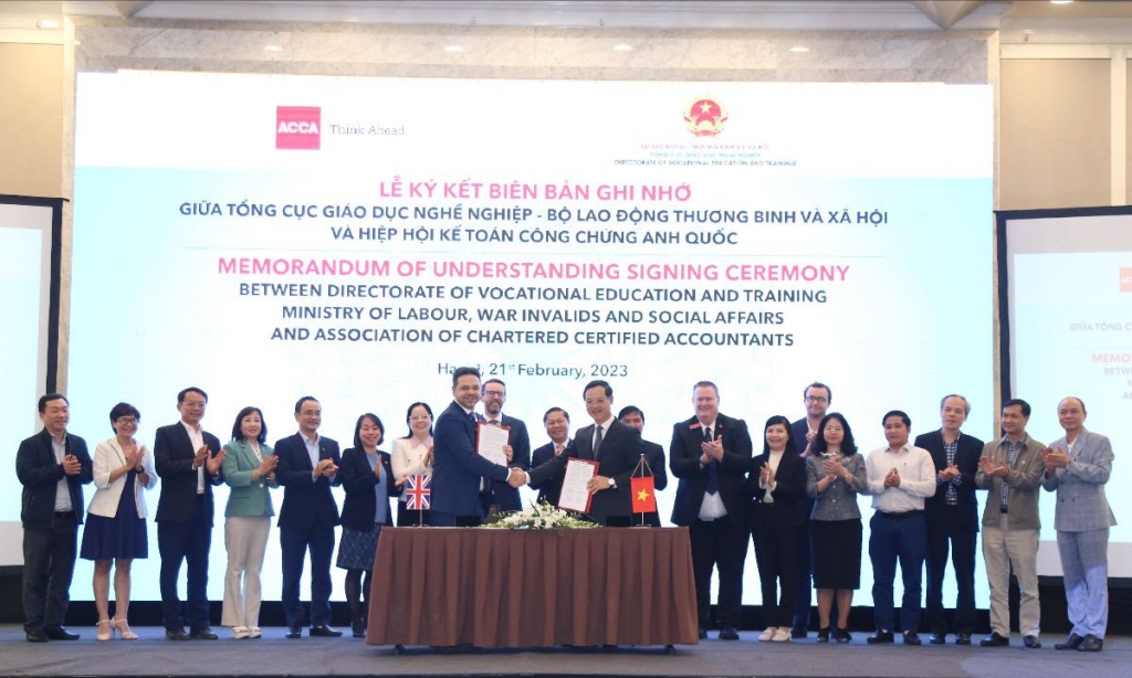 Thúc đẩy hợp tác trong Ok36512 vip phiên bản mới nghề nghiệp giữa Vương quốc Anh và Việt Nam