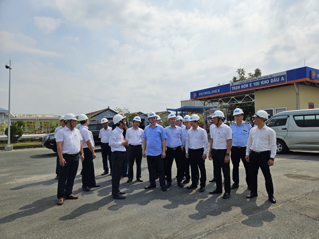 Đảm bảo các giải pháp ổn định nguồn cung ứng điện và xăng dầu trên cả nước