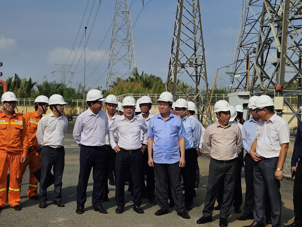 Đảm bảo các giải pháp ổn định nguồn cung ứng điện và xăng dầu trên cả nước