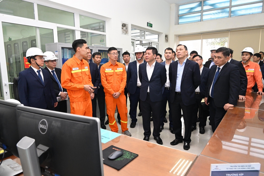 Đảm bảo các giải pháp ổn định nguồn cung ứng điện và xăng dầu trên cả nước