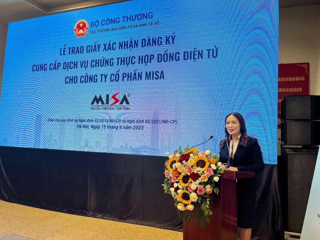 Trao Giấy xác nhận đăng ký cung cấp dịch vụ chứng thực hợp đồng điện tử cho Link Nhà Cái Uy Tín 2026 | Đăng Ký +65k đủ điều kiện