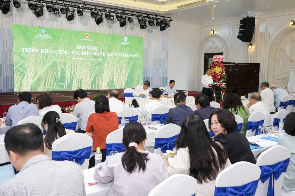 Ổn định thị trường gạo nội địa, tận dụng thời cơ đẩy mạnh xuất khẩu