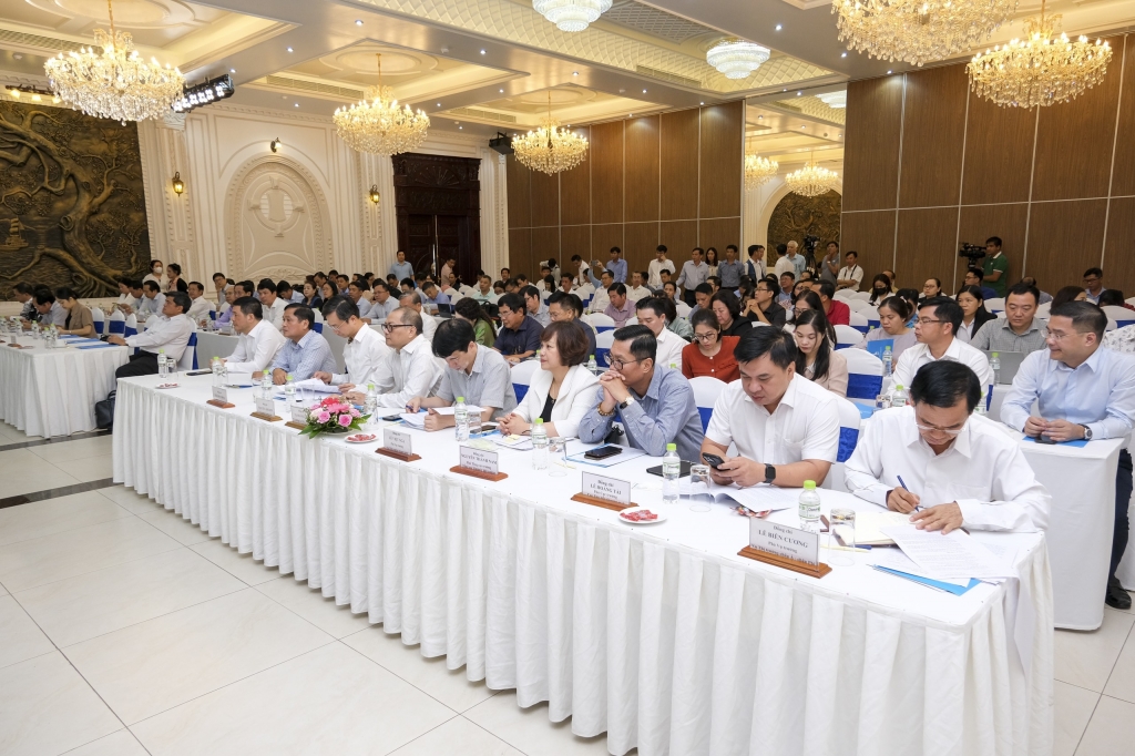 Ổn định thị trường gạo nội địa, tận dụng thời cơ đẩy mạnh xuất khẩu