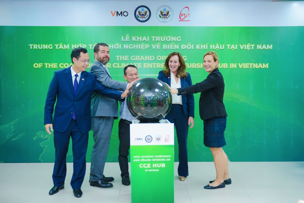 Ký MOU hợp tác khai trương Trung tâm Hợp tác Ok365.com Tải xuống phiên bản mới nhất về Biến đổi Khí hậu (CCE Hub)