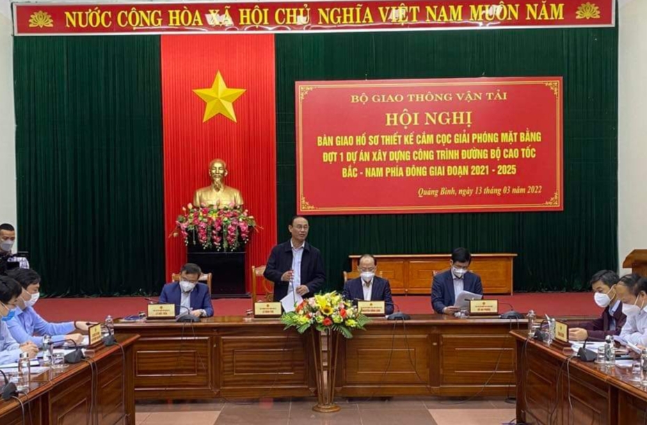 Bàn giao hồ sơ cắm cọc giải phóng mặt bằng cao tốc Bắc - Nam giai đoạn 2