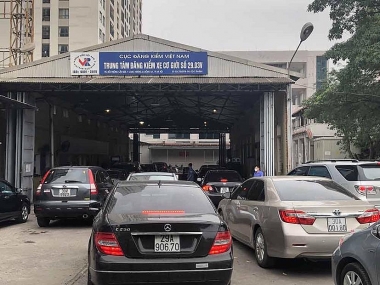 Các trung tâm đăng kiểm bố trí làm tăng ca, làm thêm giờ kể cả trong dịp lễ 30/4 và 1/5