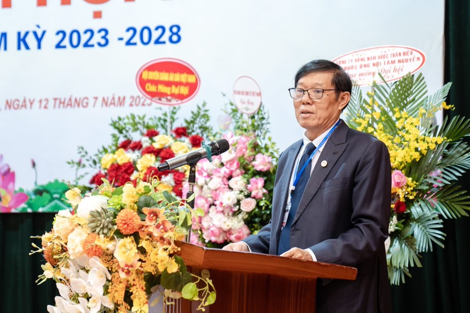 Ôông Bùi Tất Thắng - Phó chủ tịch kiêm Tổng Thư ký Hội  phát biểu khai mạc Đại hội