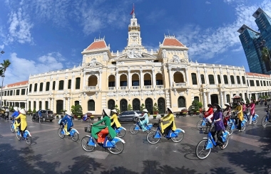 Xây dựng mô hình nghiên cứu phát triển du lịch TP. Hồ Chí Minh theo hướng bền vững